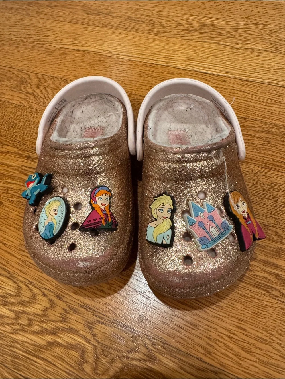 CROCS Glitter Gold Kids Sherpa fleece Clogs Sz 7c toddler with jibbitz
